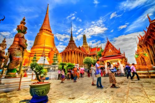 a group of people standing in front of a temple at GO INN Suvarnabhumi Airport-ซอยลาดกระบัง 11 in Lat Krabang