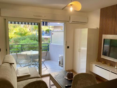 Ruang duduk di Studio neuf parking piscine à Cannes