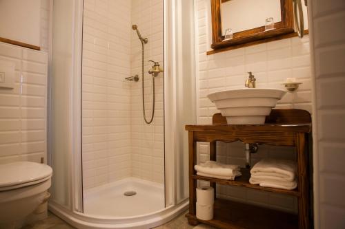 a bathroom with a shower and a sink and a toilet at Kassai Fogadó in Kaposmérő