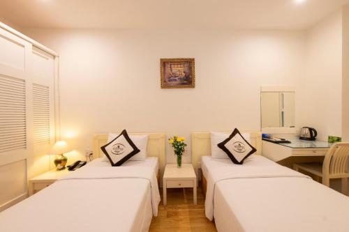 En eller flere senge i et værelse på Galaxy Hotel - Ben Thanh Market