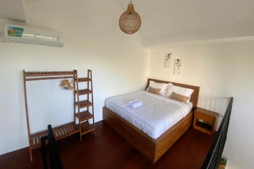 Ένα ή περισσότερα κρεβάτια σε δωμάτιο στο D'Muarra Studio Villa