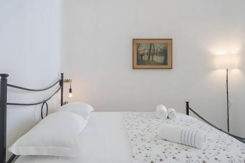 Una cama o camas en una habitación de Camera matrimoniale