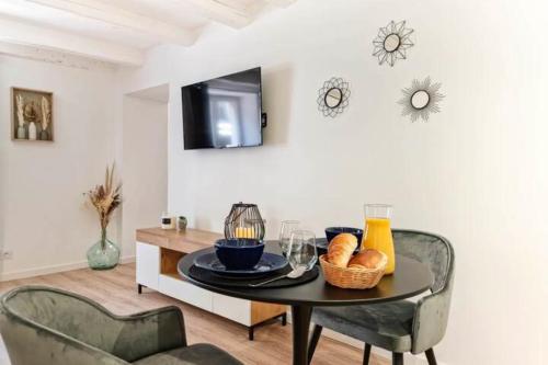 ELEGANCE in the heart of the old town 4