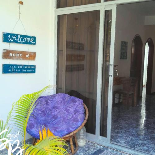 The Skipper and the Blond Lakaz Metiss Arobaz