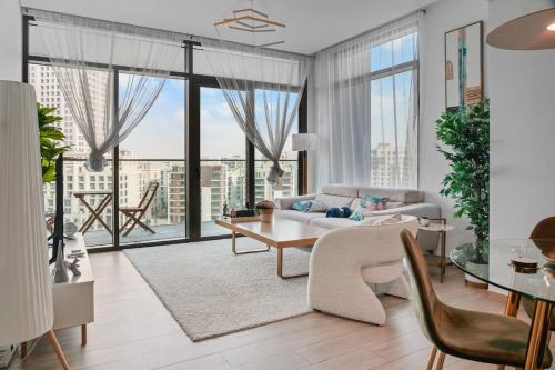 Palace Residence Chic 2BR Creek Beach View