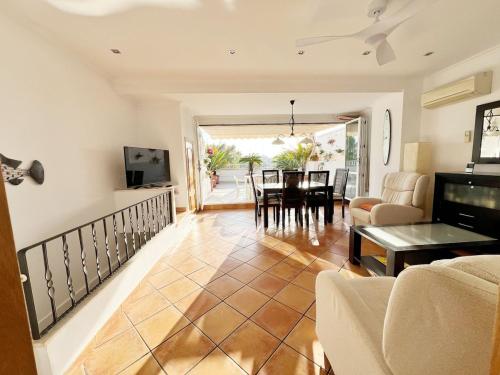 Charming duplex penthouse in Las Arenas beach