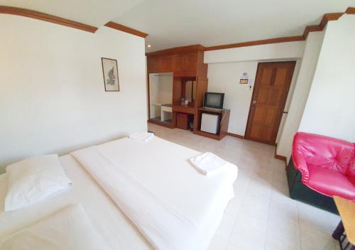 Gallery image of Break Point Hotel in Patong Beach