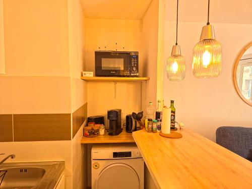 Kuchyň nebo kuchyňský kout v ubytování L'Escapade-Vélodrome-La Timone-Balcon-Wifi-Netflix-Urban NestConciergerie