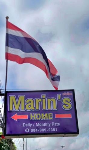 Marin' s Homeに飾ってある許可証、賞状、看板またはその他の書類