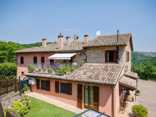 an external view of a house with a balcony at Pet-Friendly Villa with Pool in Urbino