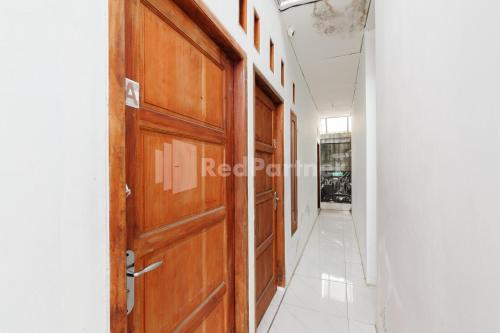 Φωτογραφία από το άλμπουμ του Wisma Radya Syariah RedPartner σε Serang