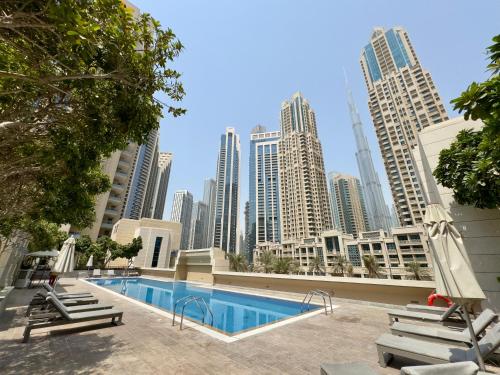 Lux Upscale Living Walk to Dubai Mall