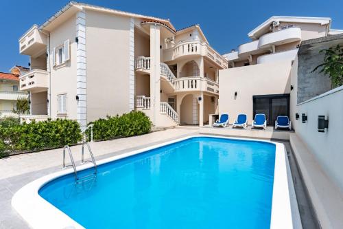 Villa Royal 2 with a pool