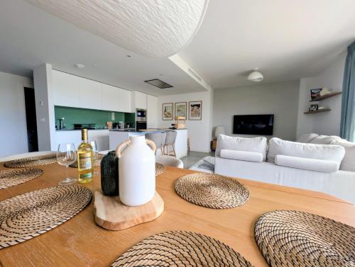 Oasis 325 Premium Apartment Sea & Mountains View photo 13