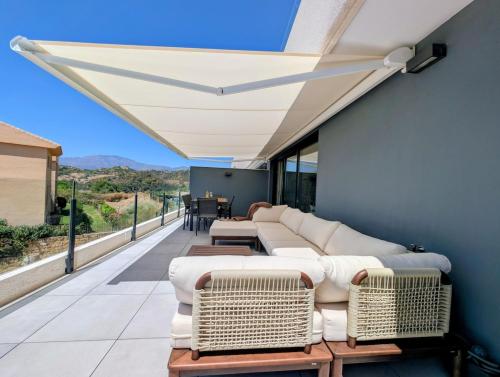 Oasis 325 Premium Apartment Sea & Mountains View photo 29