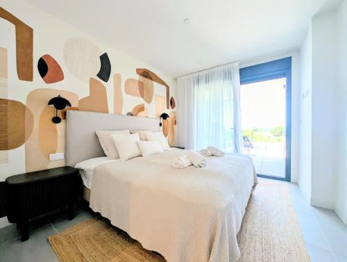 En eller flere senge i et værelse på Oasis 325 Premium Apartment Sea & Mountains View