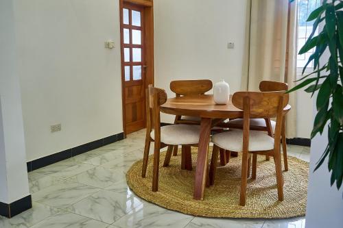 Χώρος καθιστικού στο Elegant Dar Suburb Hideaway