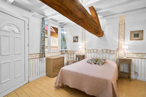 Ένα ή περισσότερα κρεβάτια σε δωμάτιο στο Domaine Le Pré Fleuri