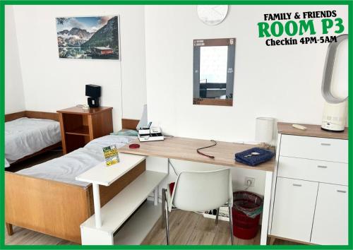 a bedroom with a bed and a desk with a desk at Family & Friends Room P3, 5 beds, 25qm, Check-in 4PM till 5AM in Creglingen