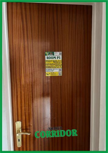 a brown door with a sign on it at Family & Friends Room P3, 5 beds, 25qm, Check-in 4PM till 5AM in Creglingen
