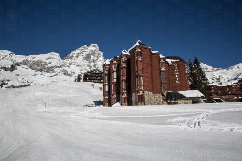 HelloCHALET Cervinia - Ski-in Ski-out Studio, 200mt at Plan Maison Lift om vinteren
