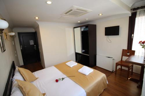 Televisyen dan/atau pusat hiburan di Sultans Hotel