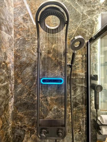 a shower with a blue sign in a bathroom at Amona by Comorooms in Como