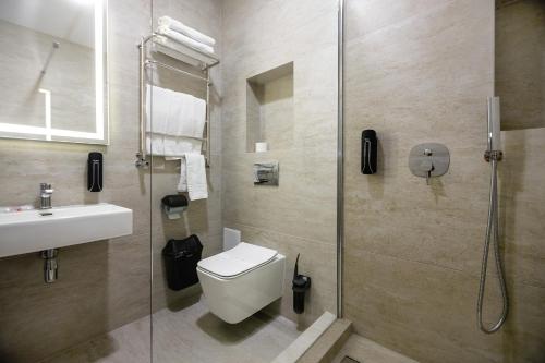 Un baño de Aivengo Hotel