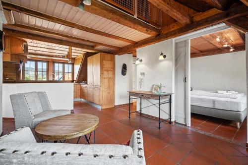 a living room with a table and a bed at Ferien-Domizil Bodensee 4 Personen Apartment in Oberteuringen