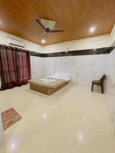 a bedroom with a bed and a ceiling at Devansh hotel in Kārli