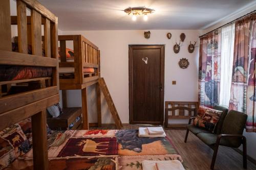 Χώρος καθιστικού στο Yaninata Art House in Teteven