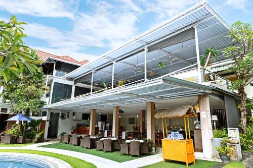 Bazén v ubytování Grand Kesambi Resort and Villas Seminyak nebo v jeho okolí