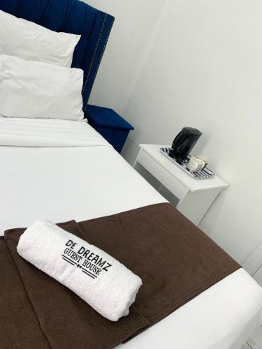 Ένα ή περισσότερα κρεβάτια σε δωμάτιο στο De Dreamz Guest House