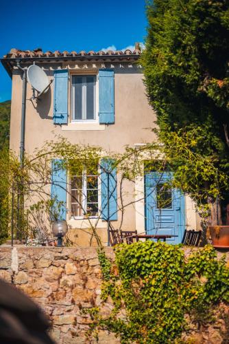 La Maison Bleue, nid chaleureux en bord de rivière