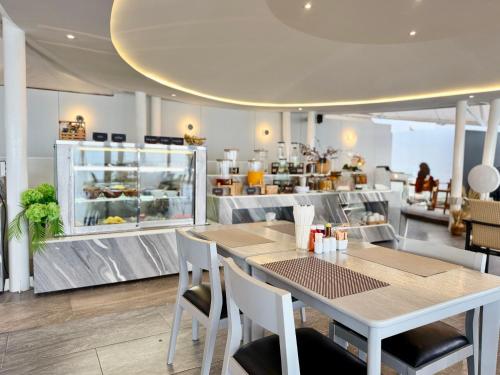 Comida en o cerca de este resort