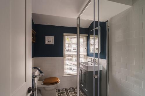 Koupelna v ubytování Herdwick Cottage, Stylish 3 bed, Central Ambleside