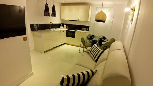 Beautiful Duplex Private Patio Alicante Center