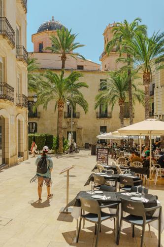 Beautiful Duplex Private Patio Alicante Center