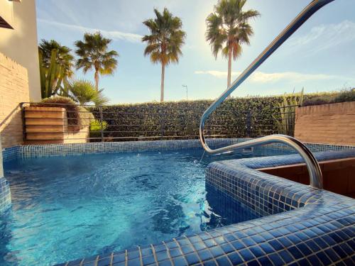 Luxury 3 Bedrooms, Private Heated Pool - EHHouse