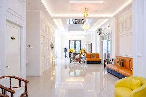 Χώρος καθιστικού στο Urbanview Hotel Trisna Tulungagung