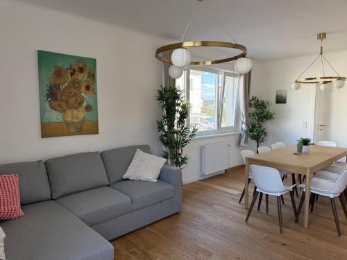 4 Bedroom Stylish House with Garden