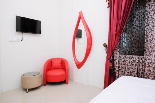 Μια τηλεόραση ή/και κέντρο ψυχαγωγίας στο Urbanview Hotel Trisna Tulungagung