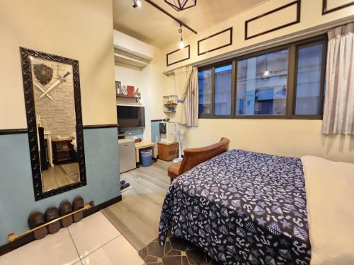 a bedroom with a bed and a mirror at 一中喵喵 有統編收據 禁菸 非自助 in Taichung