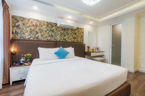 Postel nebo postele na pokoji v ubytování Elite SOFEA Saigon Hotel and Spa