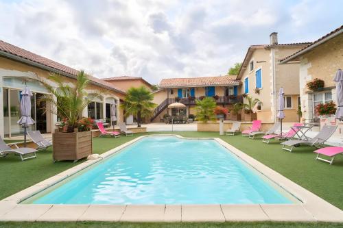 Πισίνα στο ή κοντά στο Domaine Le Pré Fleuri