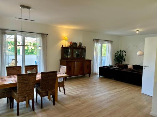 Posezení v ubytování Ferienwohnung Südstraße Dachterrasse