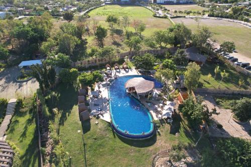 Bazén v ubytování The Mactan Newtown, 1-BR Seaview Condo nebo v jeho okolí