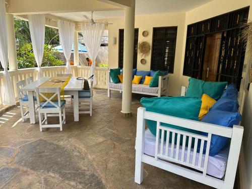 ディアニ・ビーチにある3 Bed Room private villa with poolのギャラリーの写真