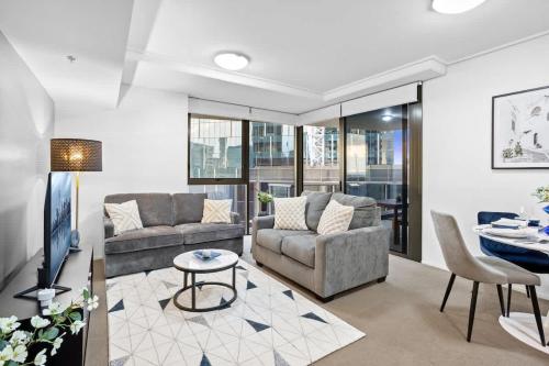 Modern 2BR in Brisbane CBD Free Parking and Pool