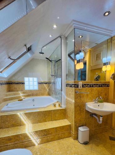 VILLA MARJAN - 3 bdr, 3 bath, parking